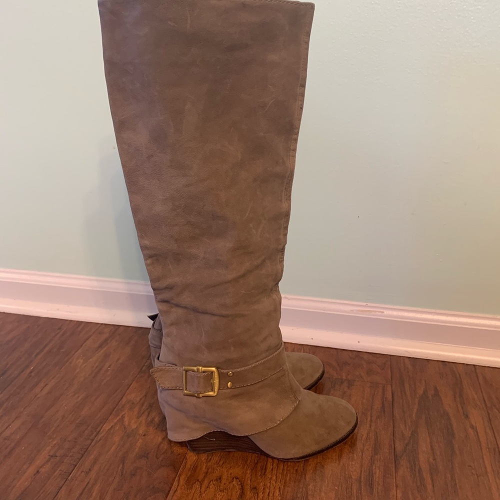 Vince Camuto size 10 wedge boots